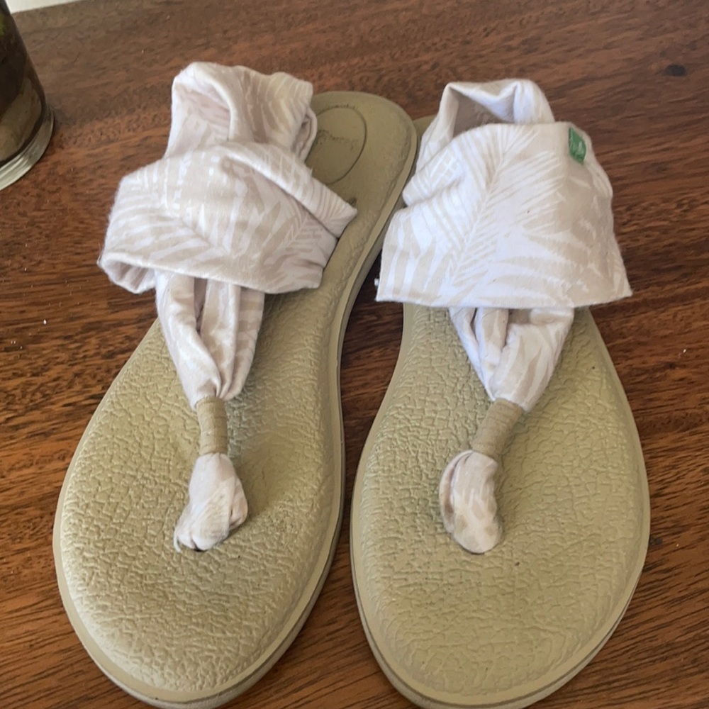 SANUK thong sandals